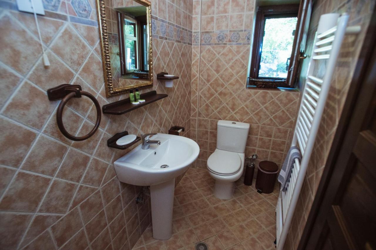 Eudora Full Guest House تساغارادا المظهر الخارجي الصورة